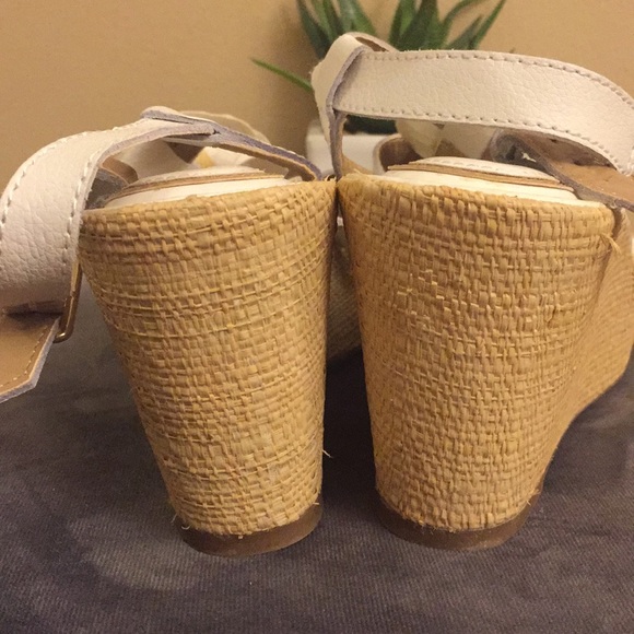 Strictly Comfort White Color Comfort Wedges 6 1/2M - Picture 4 of 8